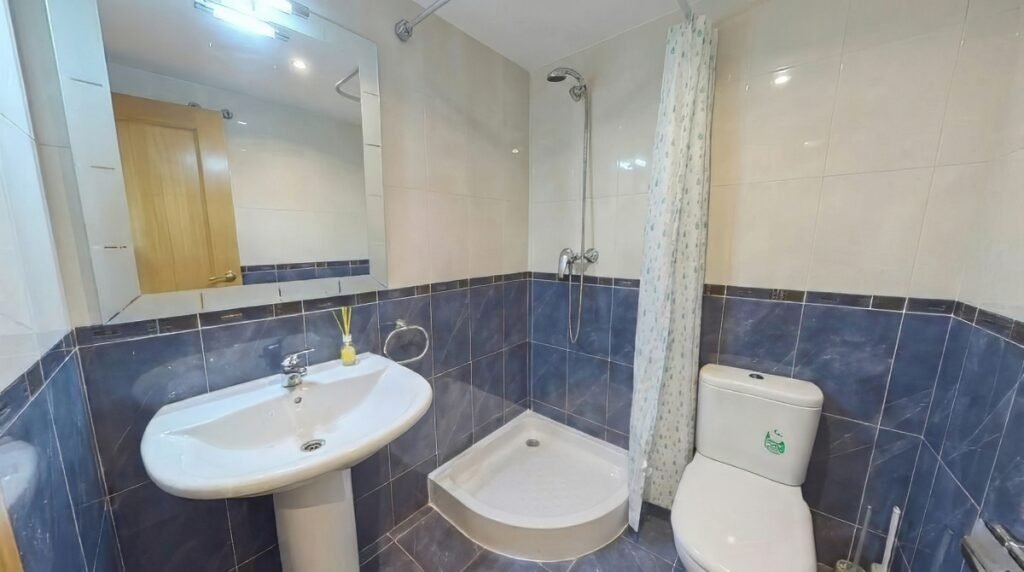 Baño común - pisos en venta Vinaròs de particulares Baño común - Particular vende piso de 2 habitaciones en Vinaròs con garaje y trastero.