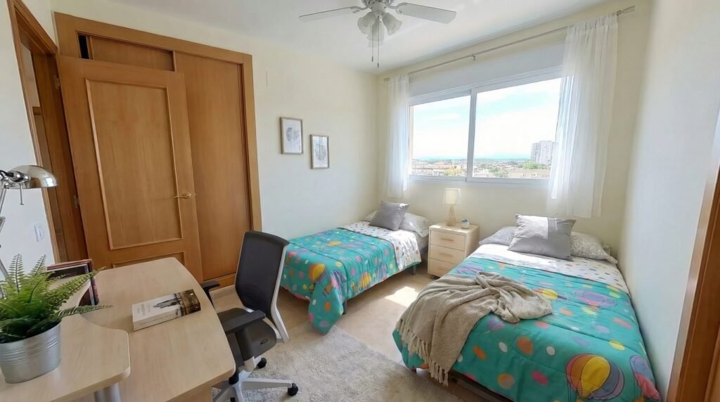 Habitación doble - pisos en venta Vinaròs de particulares Dormitorio infantil - Particular vende piso de 2 habitaciones en Vinaròs con garaje y trastero.